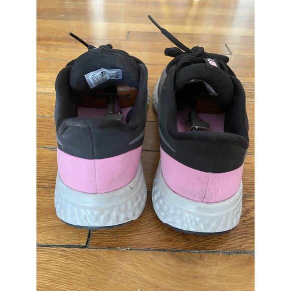 NIKE Revolution Ladies Gray/Pink Running Shoes sz 9 - Picture 7 of 10